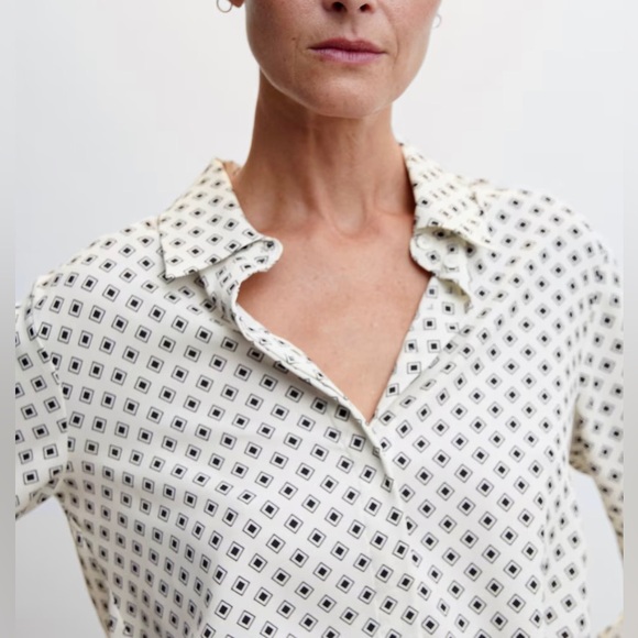 NWT. Buttoned flowy shirt. Size 16 - Picture 2 of 5